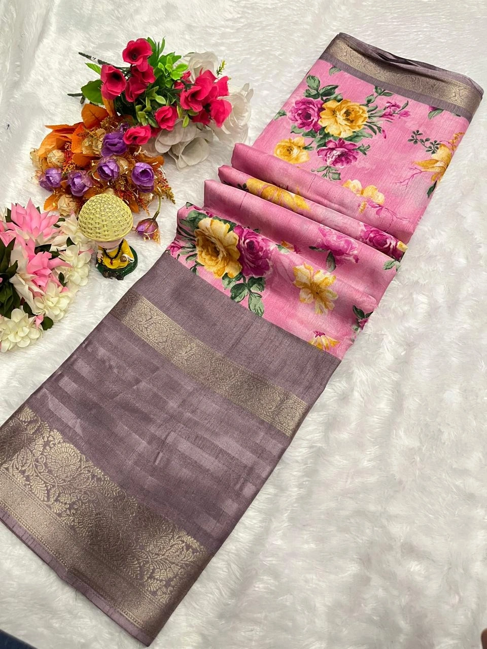 Beautiful Dola Silk Saree with All-Over Jequrd Border and Running Blouse-Pink-1