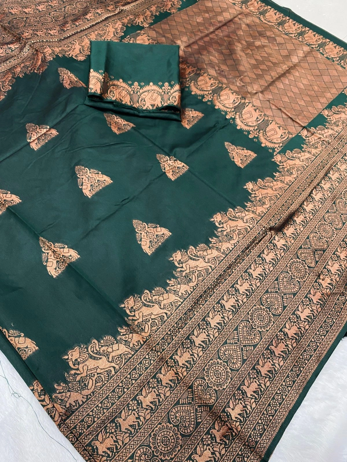 Soft Lichi Silk Saree: Rich Pallu, Jacquard Work, Beautiful Border Blouse-Green-4