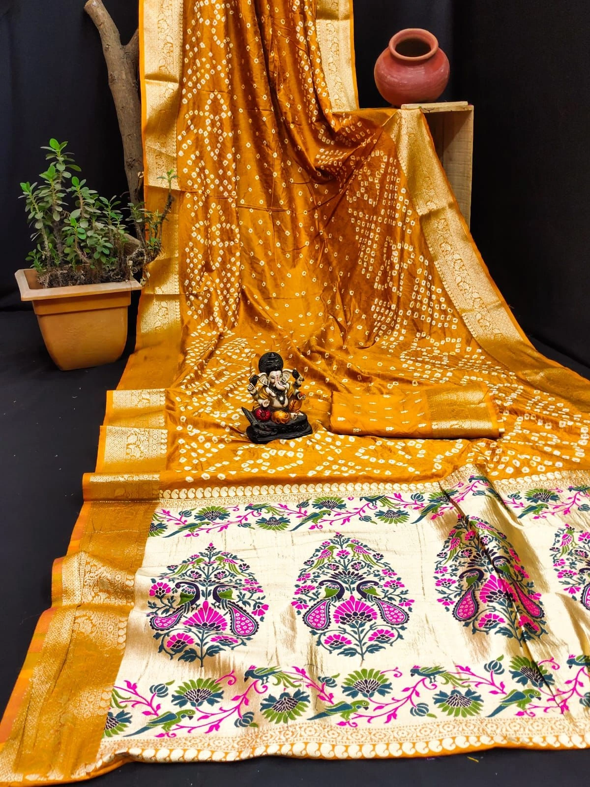 Handmade Kanjivaram Silk Saree with Rich Pallu and Border-VAD-18-Yellow