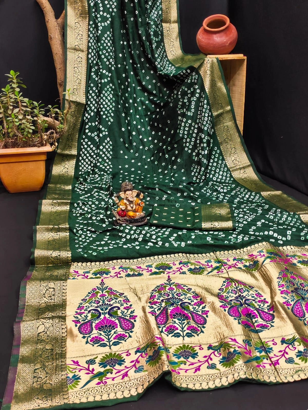 Handmade Kanjivaram Silk Saree with Rich Pallu and Border-VAD-18-Green