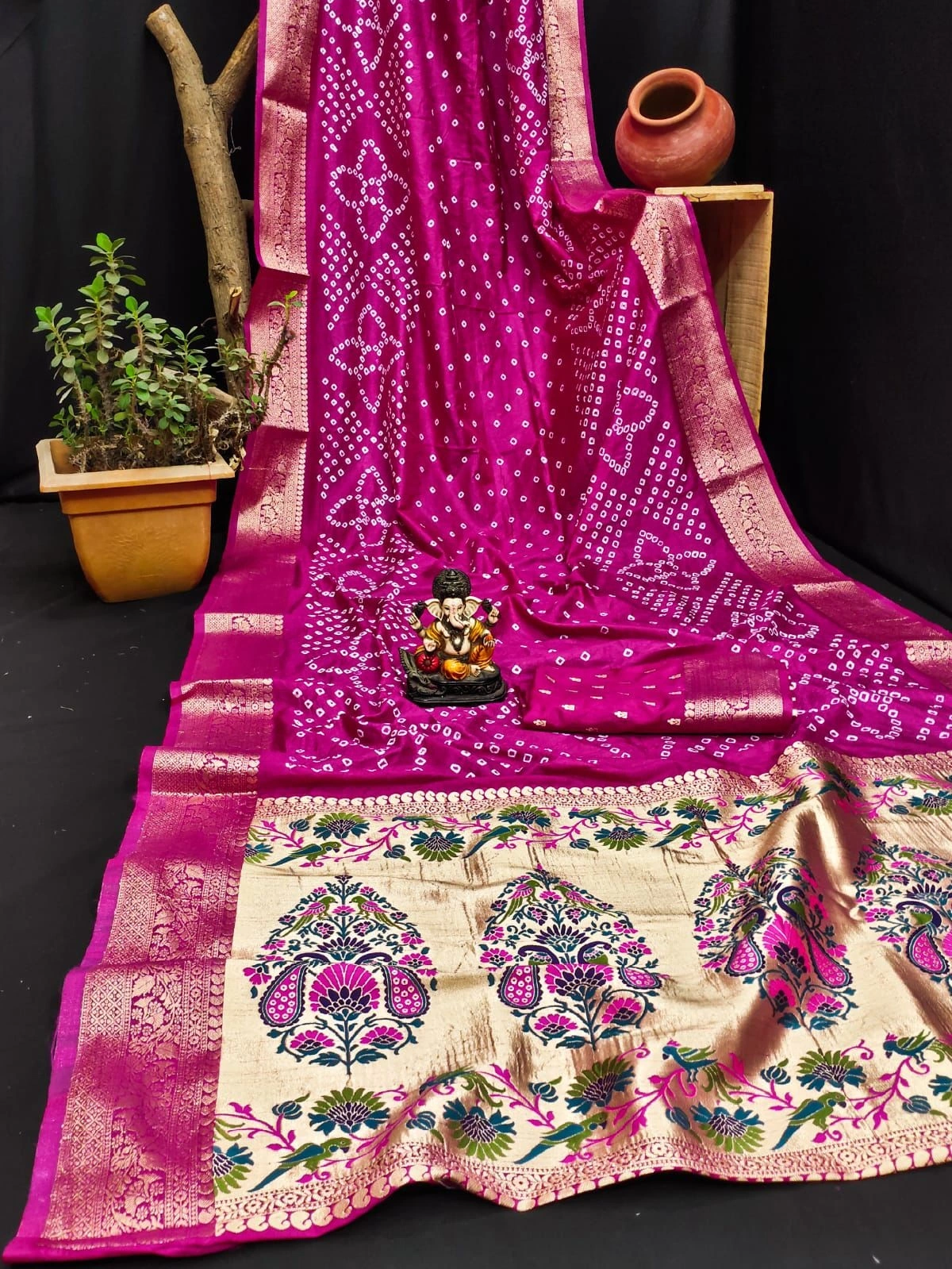 Handmade Kanjivaram Silk Saree with Rich Pallu and Border-VAD-18-Rani