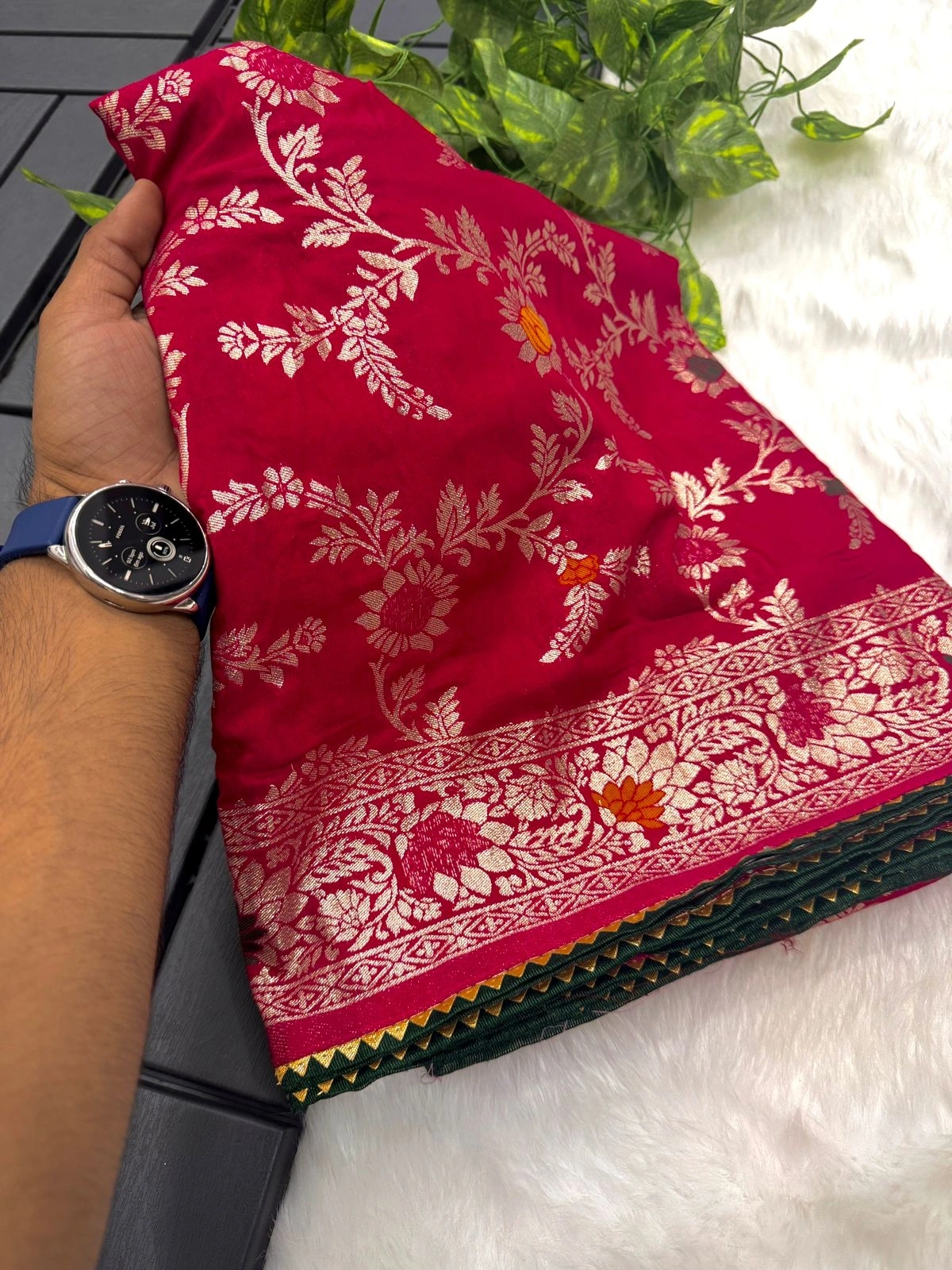 Stunning Dola Silk Saree: Traditional Elegance with a Modern Twist!-Red-1