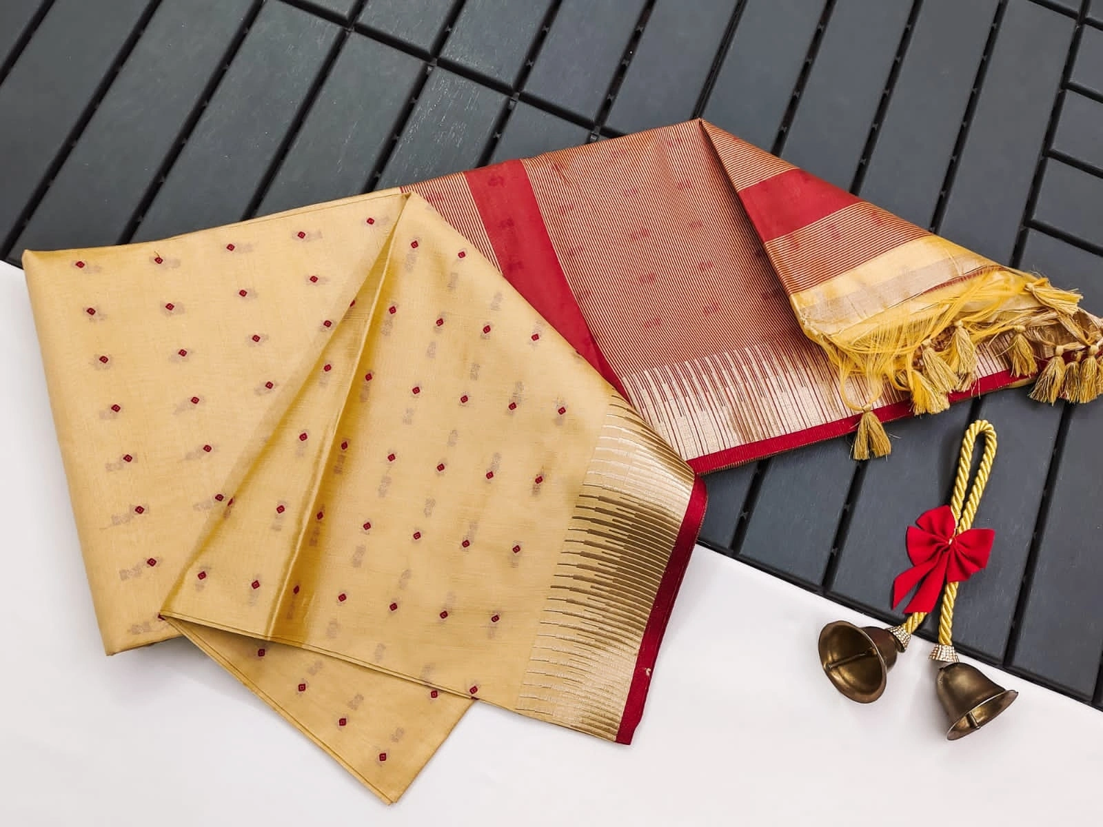 Semi Tussar Silk Saree: Stunning Bandhani Style with Traditional Temple Border-Beige-1