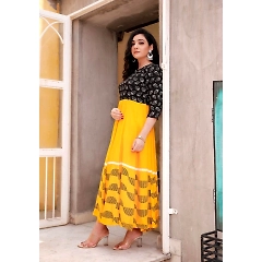 Elegant Print Kurta: Year-round Style for Family Functions & Events