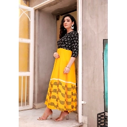 Elegant Print Kurta: Year-round Style for Family Functions &amp; Events