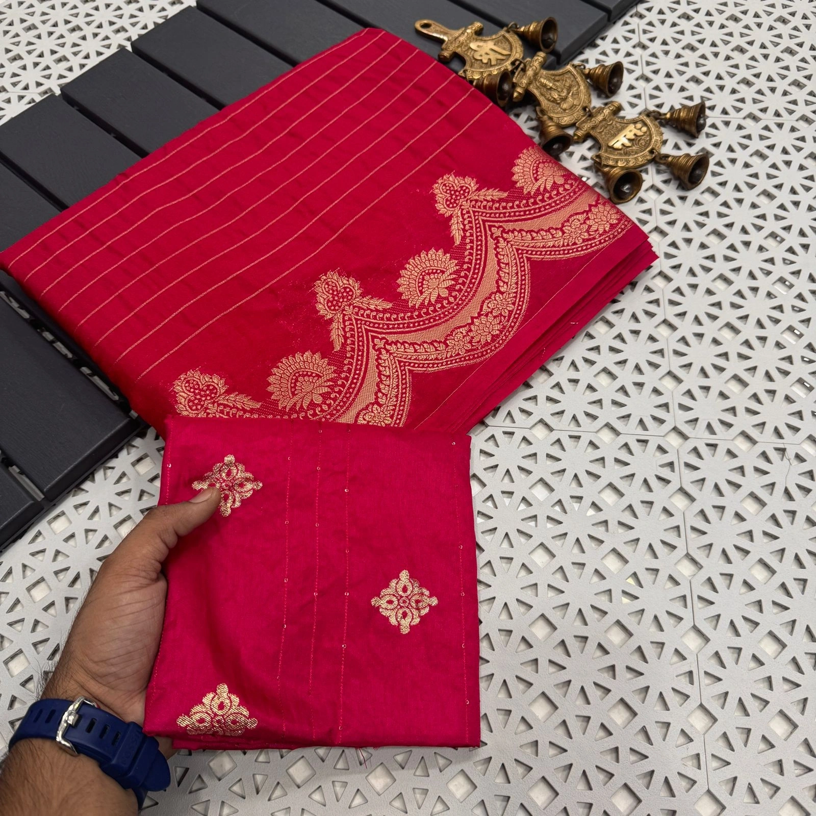 Pure Viscose Checks Saree: Exquisite Craftsmanship for Stylish Women-MKD-86-Rani