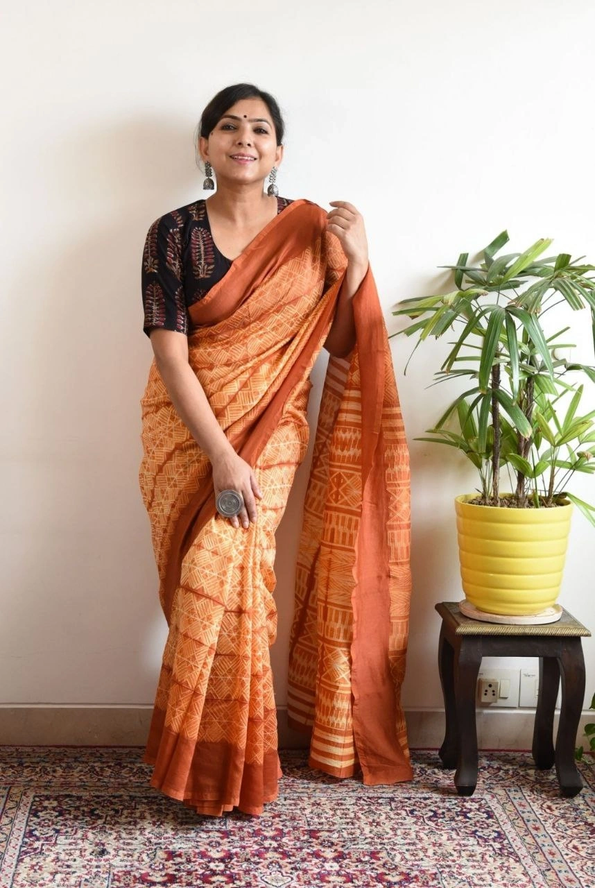 Plain Linen Digital Print Saree with Matching Blouse Fabric-Orange-2