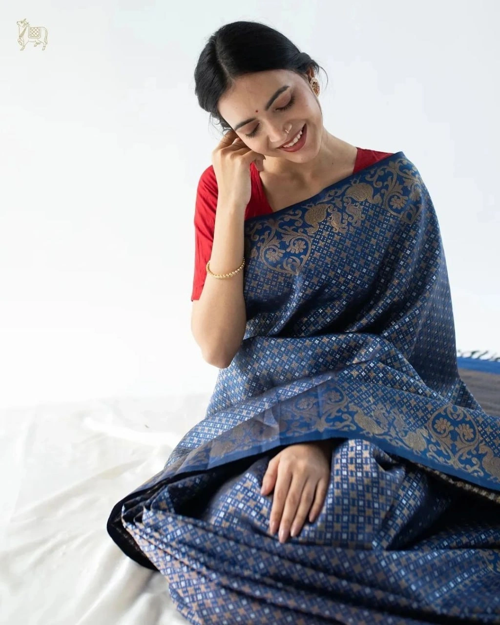 Banarasi Soft Silk Saree: Elegant and Lightweight, Perfect for Every Occasion-Grey-3