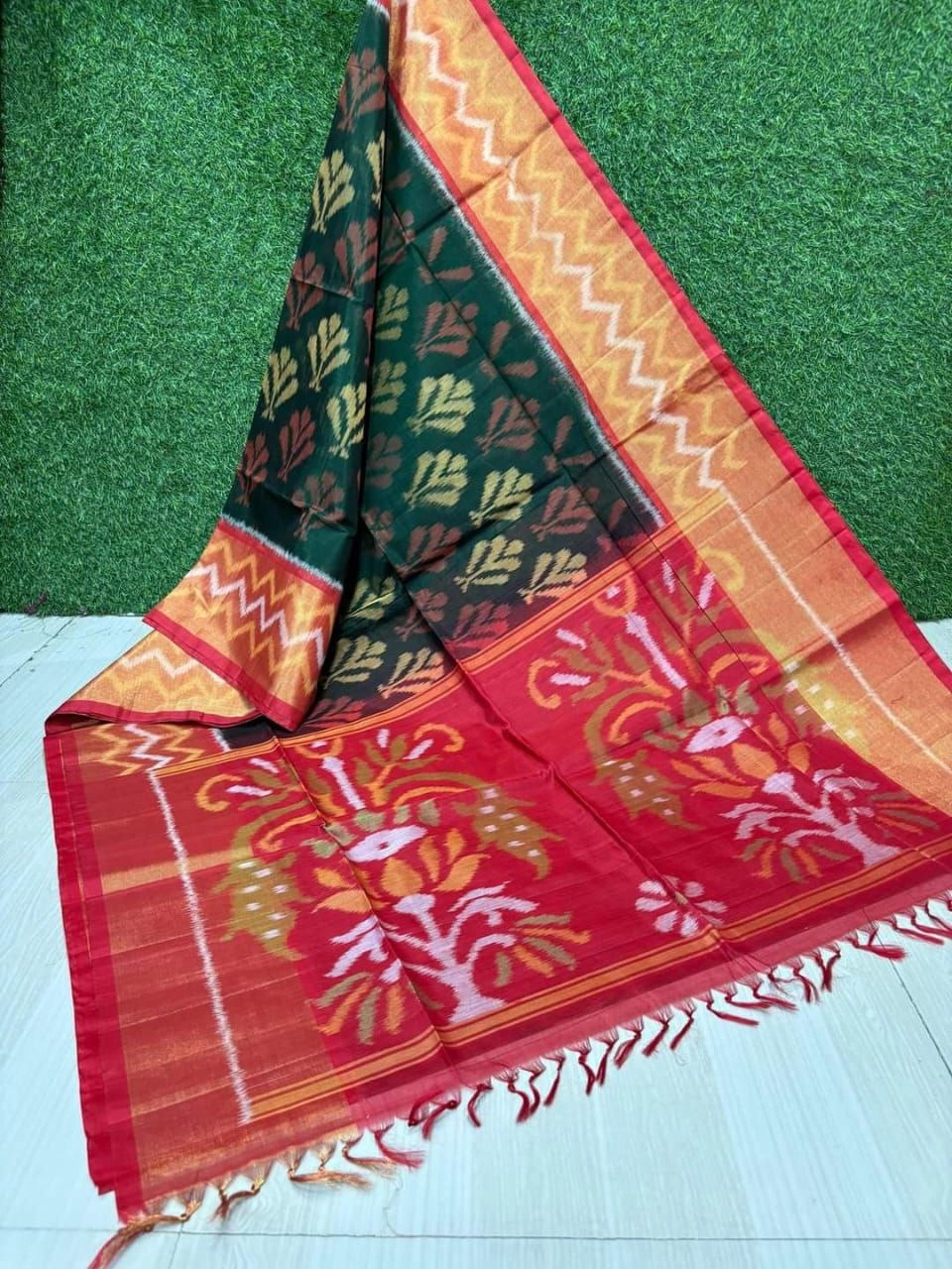 Exclusive Double Weaving Silk Sarees with Stylish Twill Ikat Design-Green-2