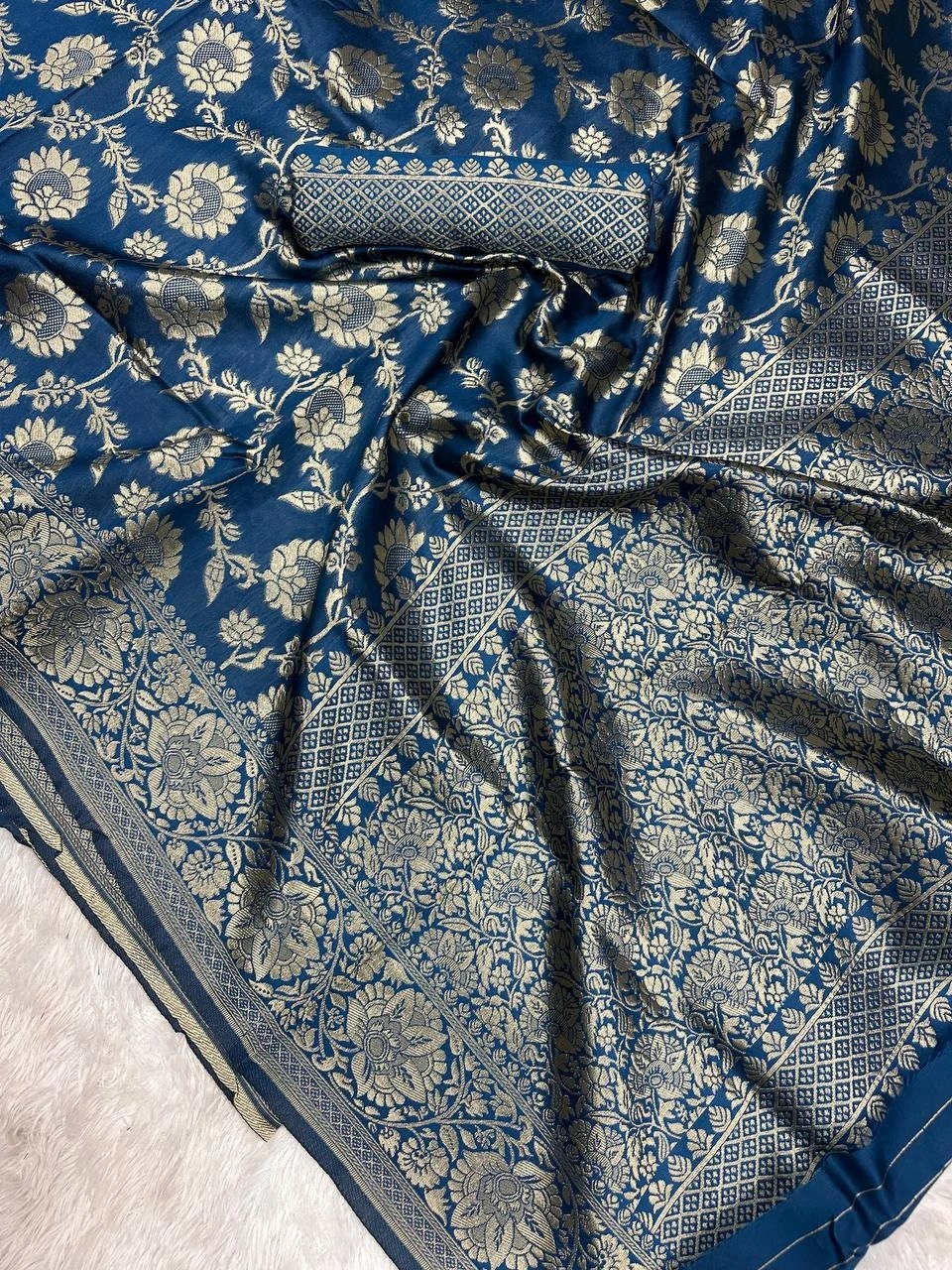 Breathable Organic Banarasi Sarees for Your Dream Wedding Look-Blue-3