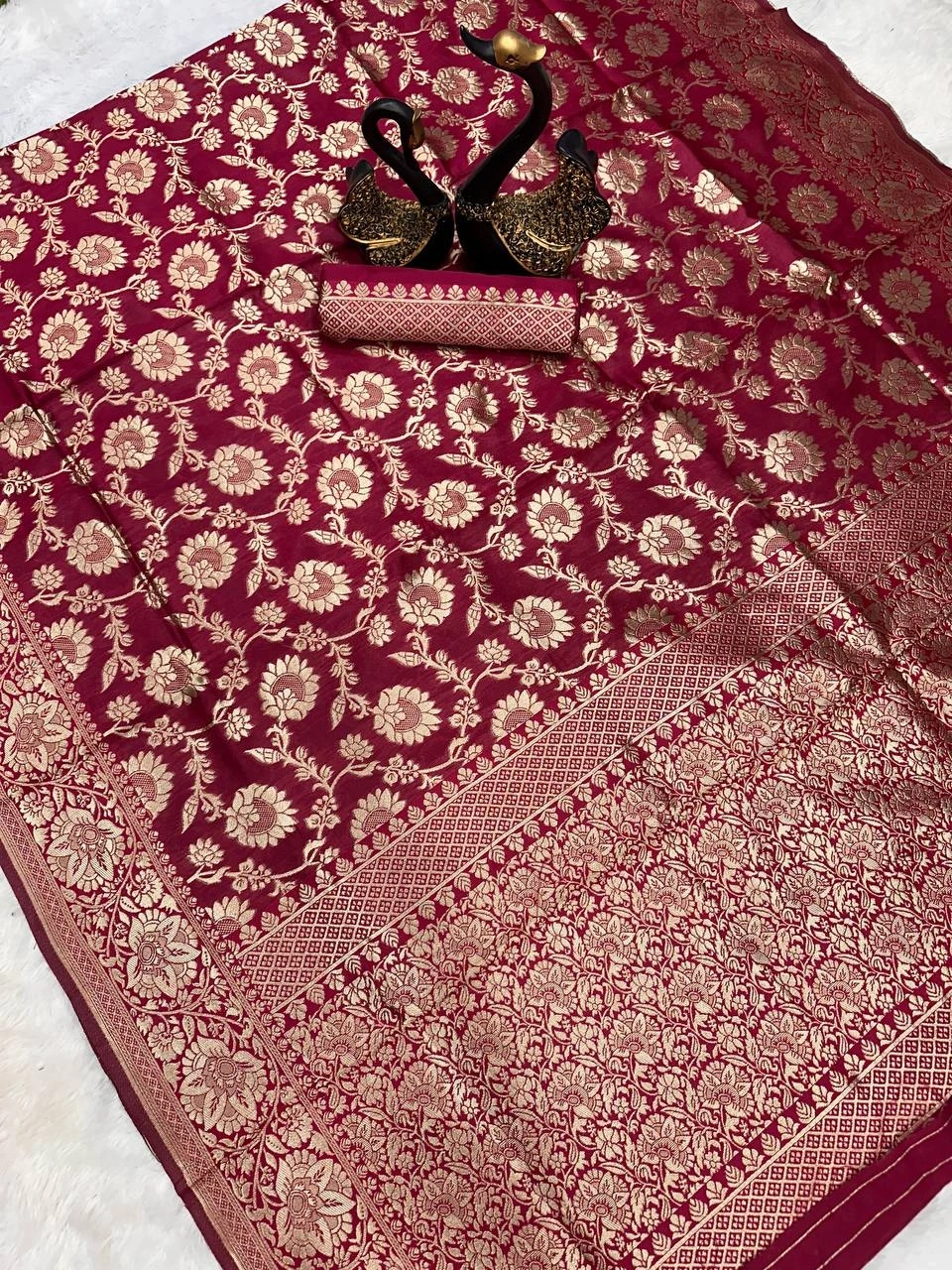 Breathable Organic Banarasi Sarees for Your Dream Wedding Look-Wine-4