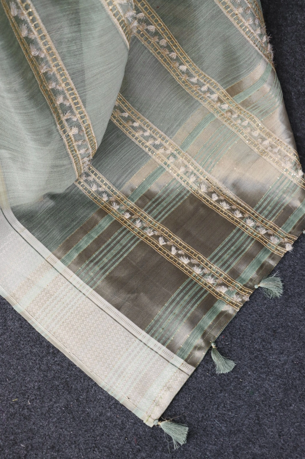 Golden-Zari Pure Tussar Silk Saree with Matching Blouse-Green-2