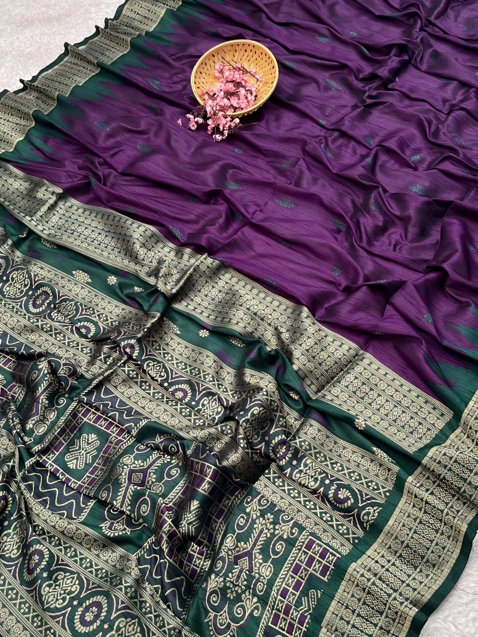 Exclusive Tussur Silk Saree: Temple Border, Contrast Pallu &amp; Tassels-ANT-39-Wine