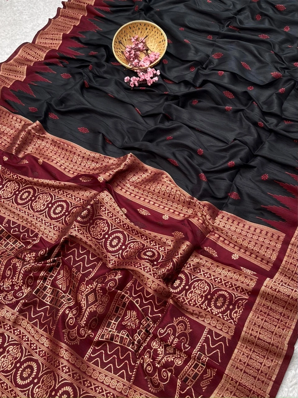 Exclusive Tussur Silk Saree: Temple Border, Contrast Pallu &amp; Tassels-ANT-39-Black