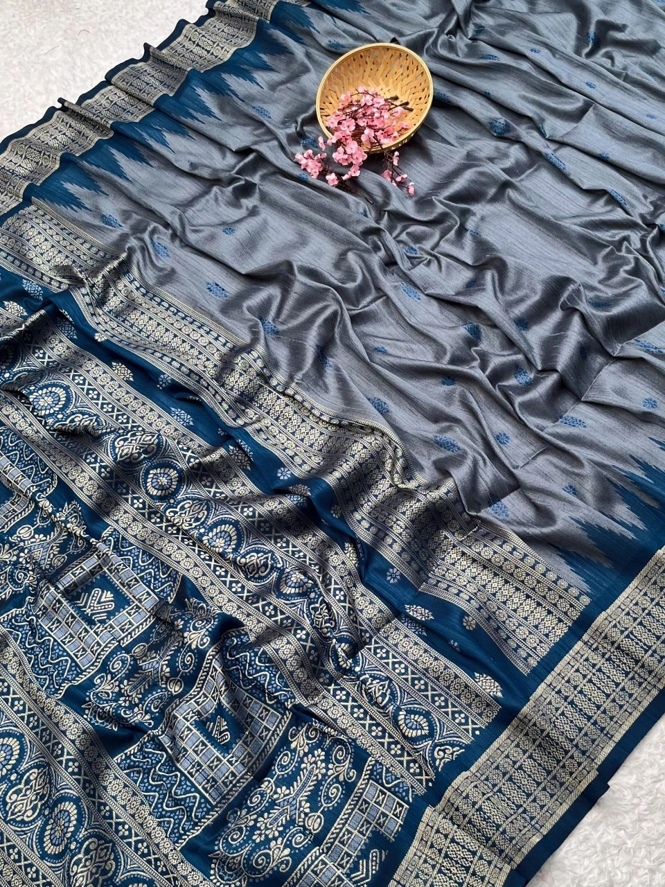 Exclusive Tussur Silk Saree: Temple Border, Contrast Pallu &amp; Tassels-ANT-39-SkyBlue