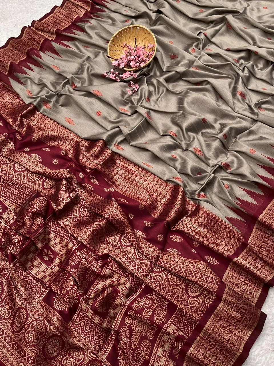 Exclusive Tussur Silk Saree: Temple Border, Contrast Pallu &amp; Tassels-Gray-1