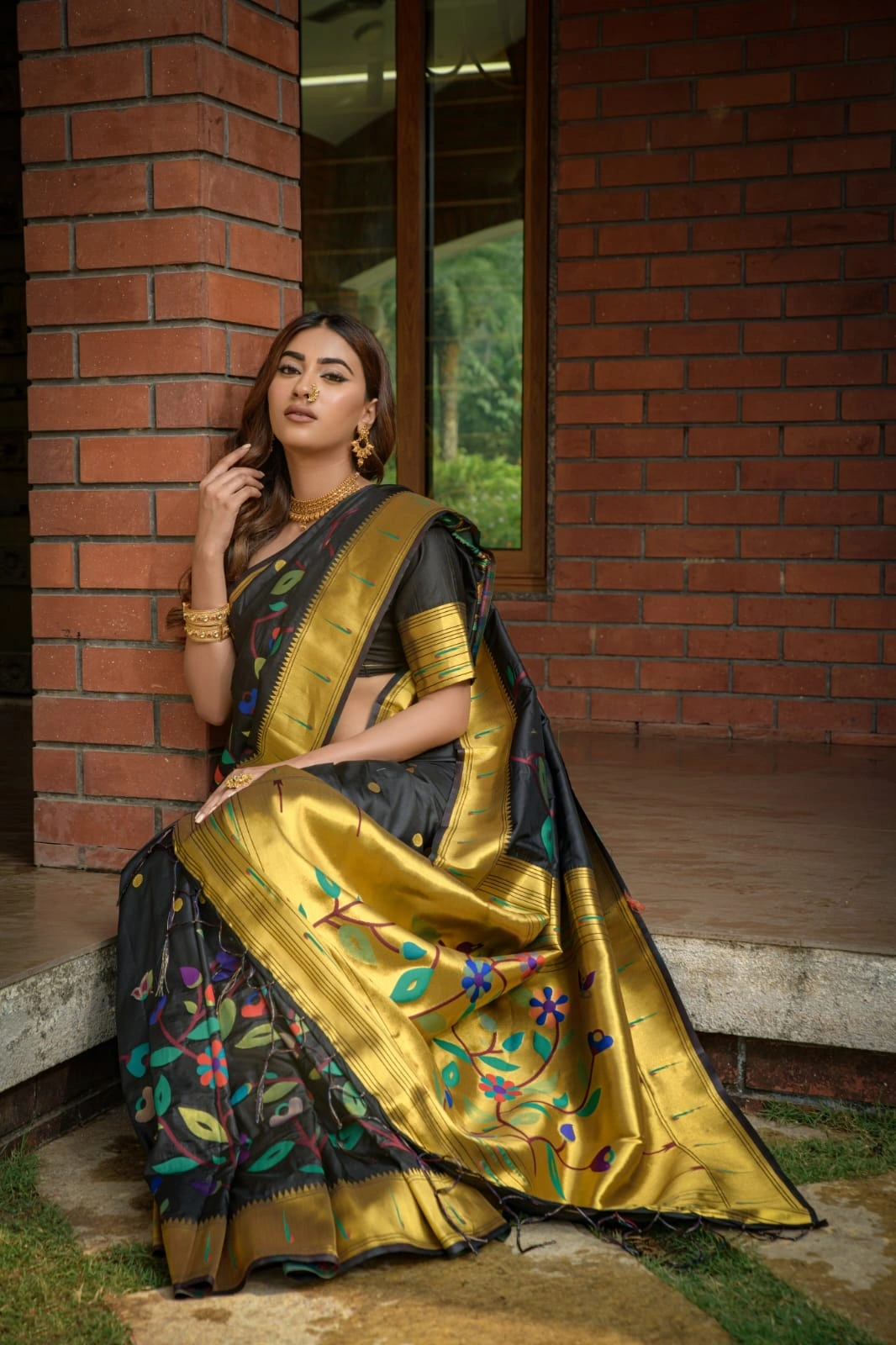 Paithani Pure Silk Handloom Saree with Gold Jari - Luxurious Elegance!-Black-2