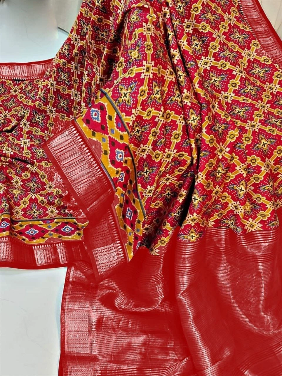 Latest Exclusive Double Weaving Silk Sarees with Waterart Flower Print-Red-1