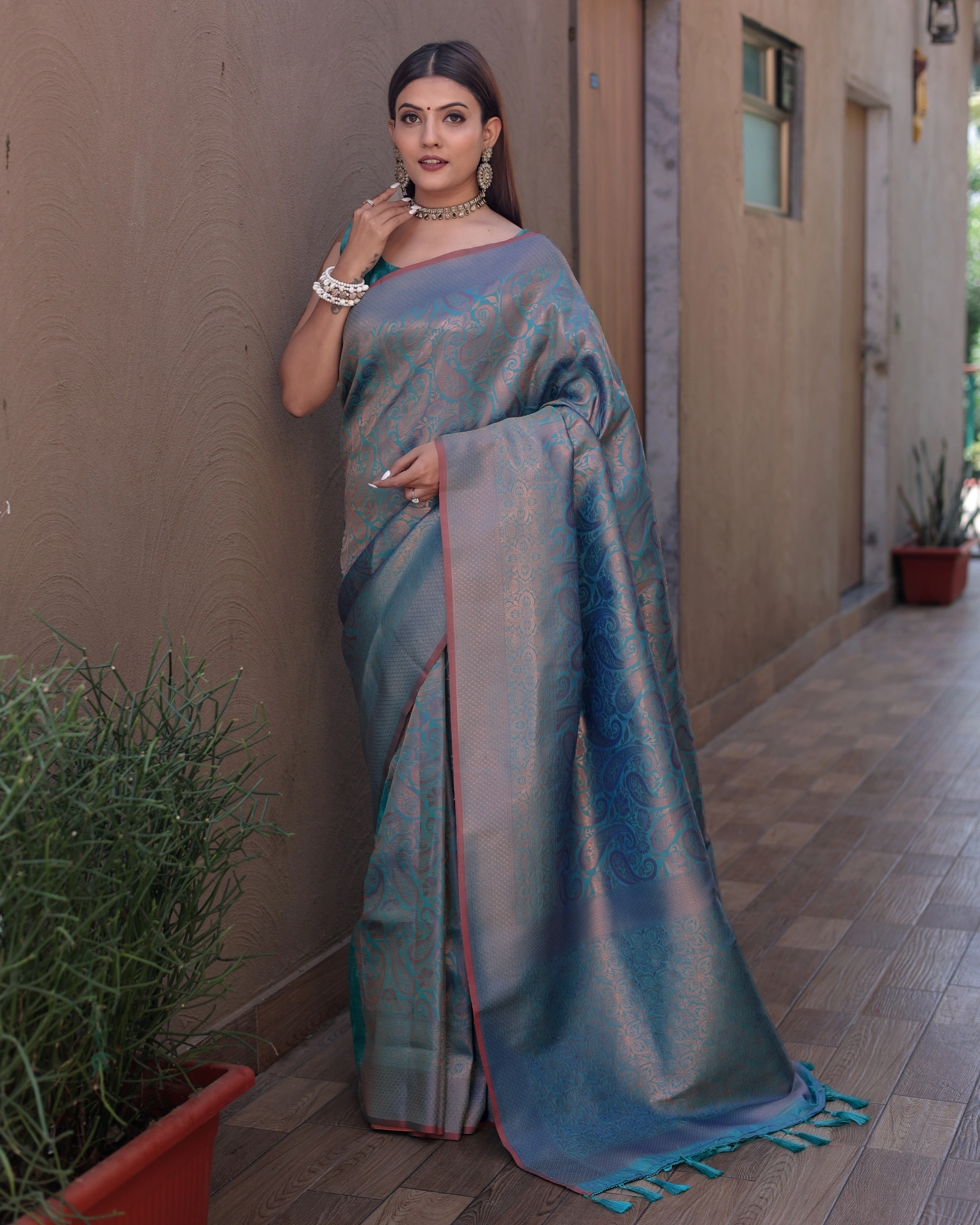 Irish Kanjivaram Silk Saree: Durable &amp; Scintillating-Rama-1