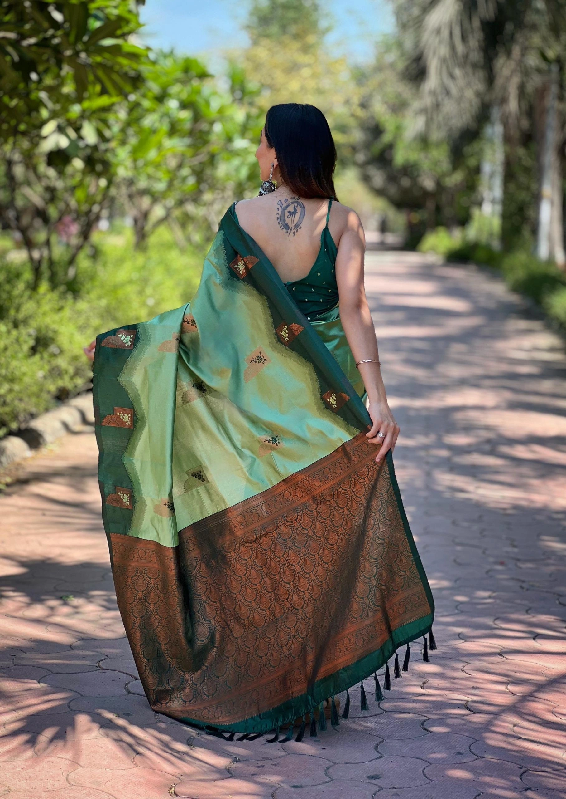 Pure Kanjivaram Silk Saree: Luxurious, Zari-Infused Banarsi Silk with Vibrant Meena Pallu-Pista-2