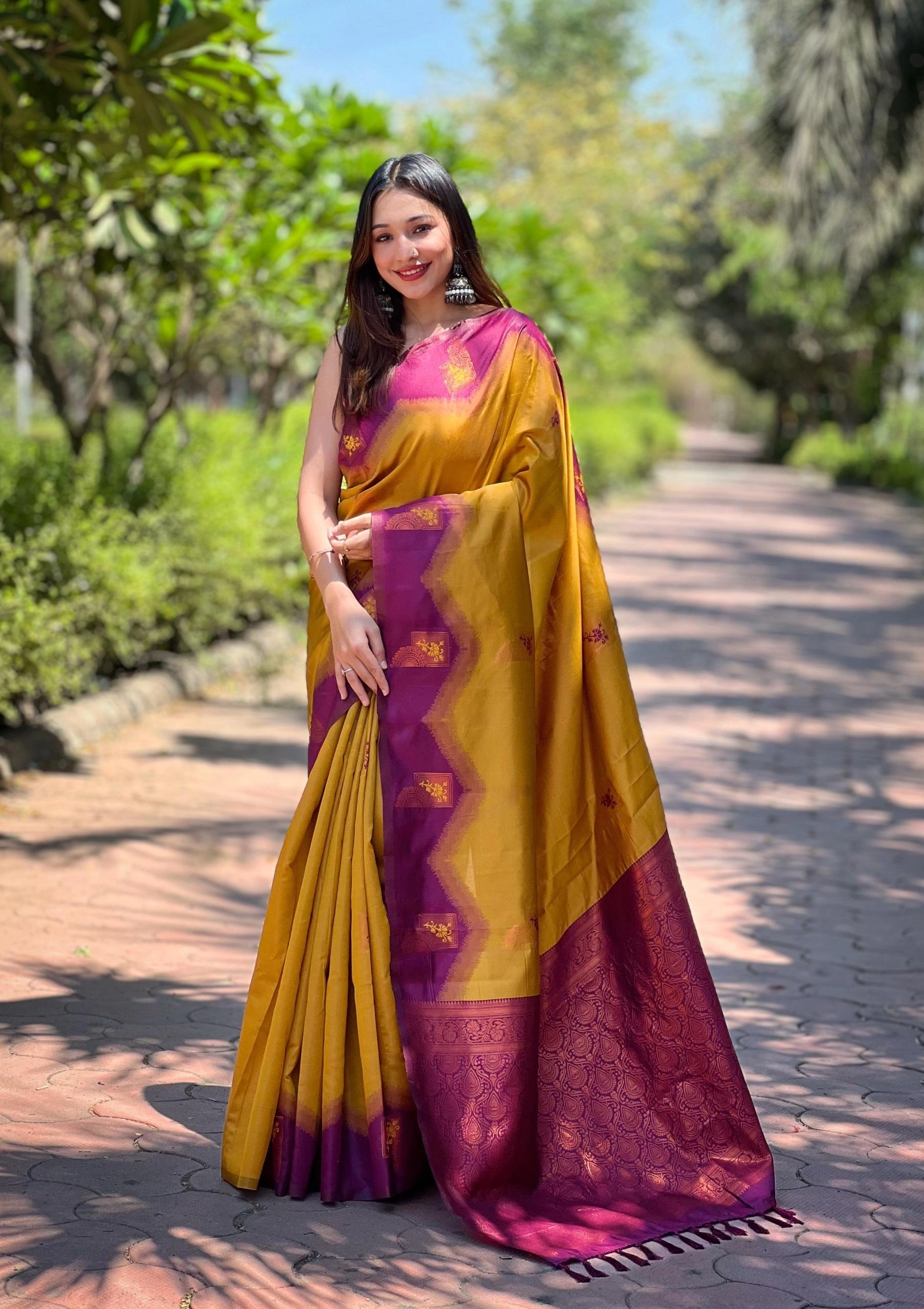 Pure Kanjivaram Silk Saree: Luxurious, Zari-Infused Banarsi Silk with Vibrant Meena Pallu-RVV-10-Yellow