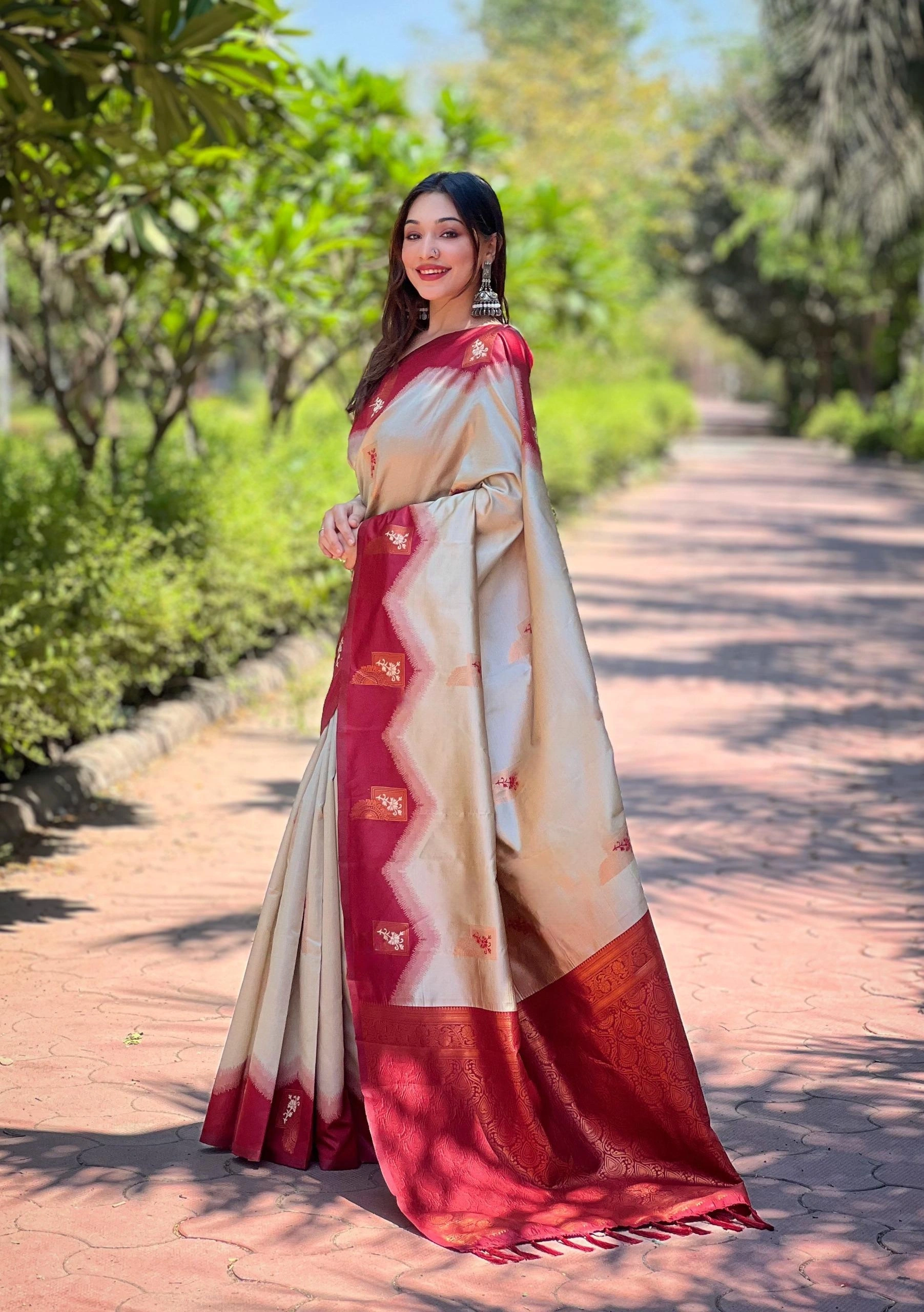 Pure Kanjivaram Silk Saree: Luxurious, Zari-Infused Banarsi Silk with Vibrant Meena Pallu-RVV-10-Beige