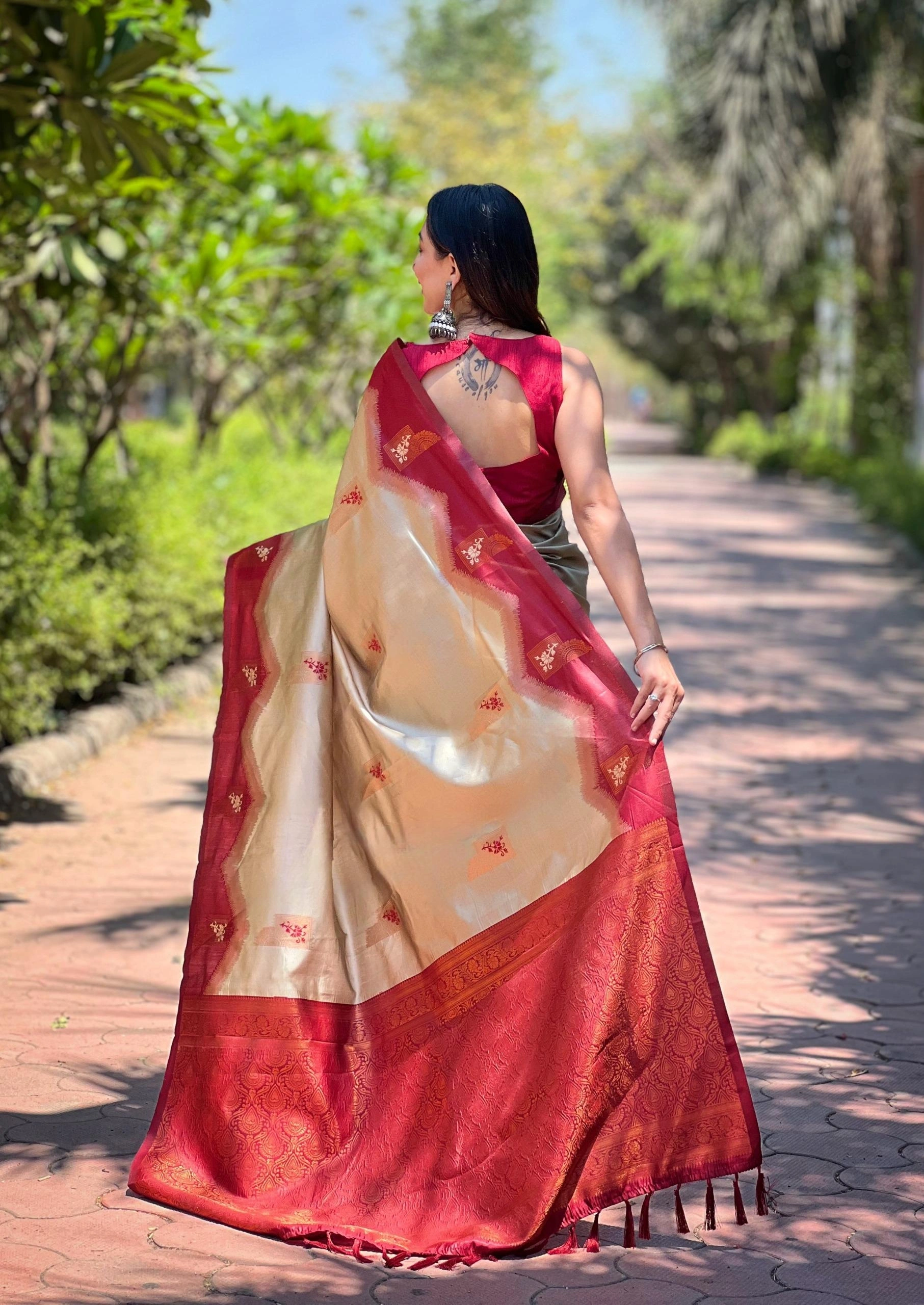 Pure Kanjivaram Silk Saree: Luxurious, Zari-Infused Banarsi Silk with Vibrant Meena Pallu-Beige-2