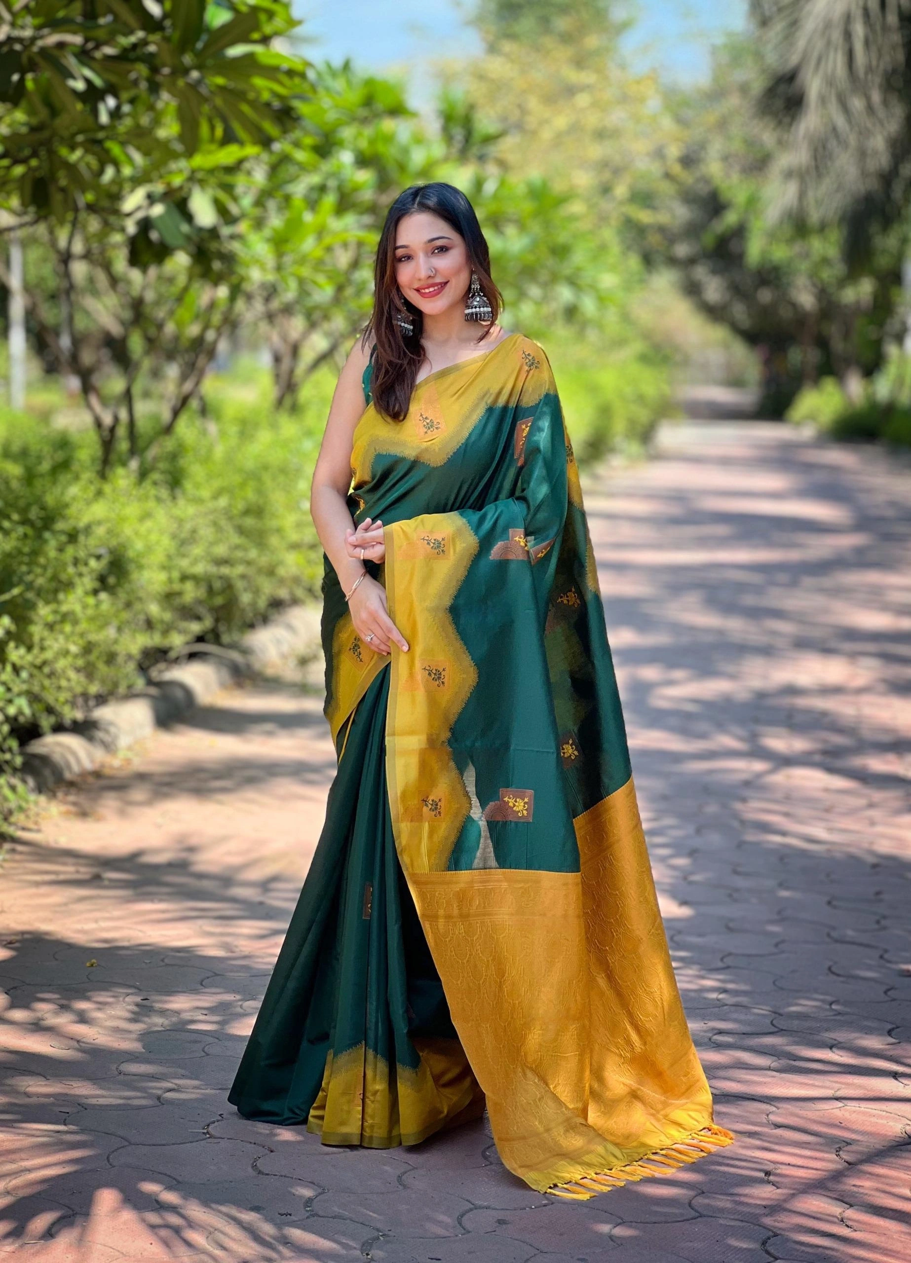 Pure Kanjivaram Silk Saree: Luxurious, Zari-Infused Banarsi Silk with Vibrant Meena Pallu-RVV-10-DarkGreen