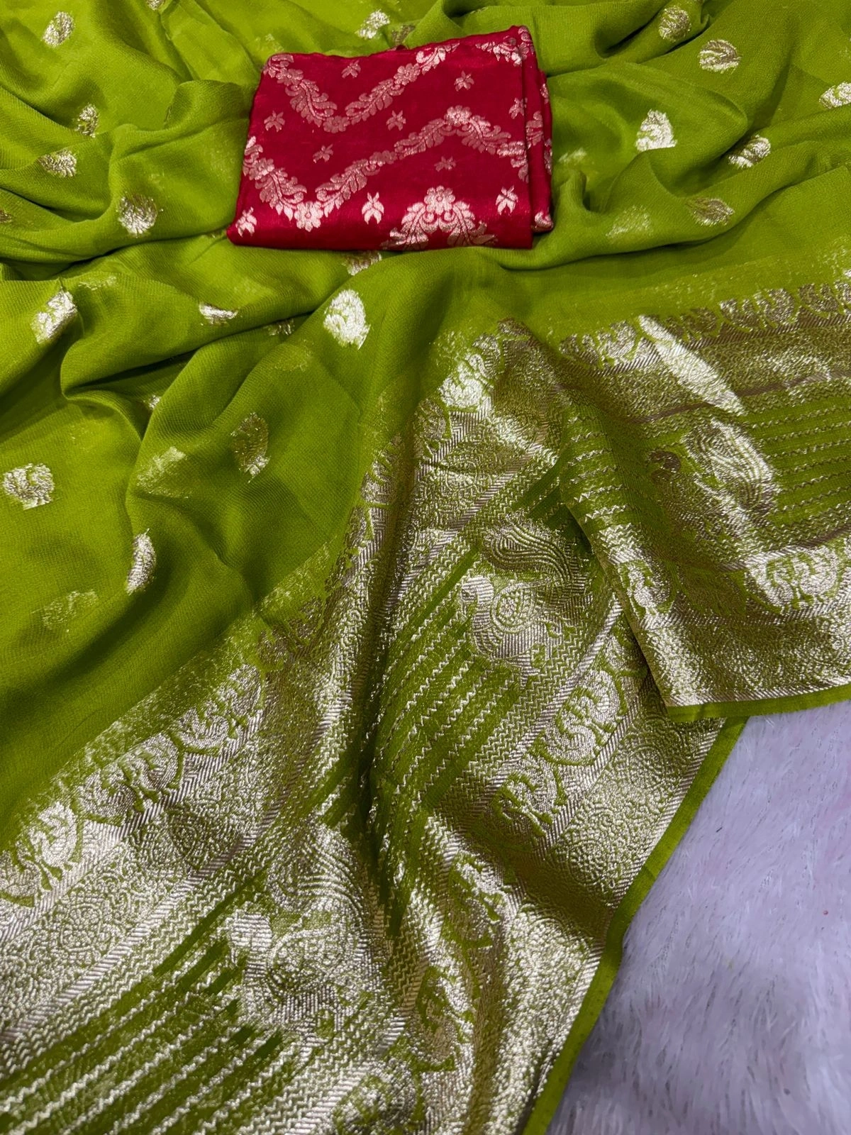 Viscose Georgette Saree: Elegant Drape with Stunning Banarasi Silk Blouse-Green-1