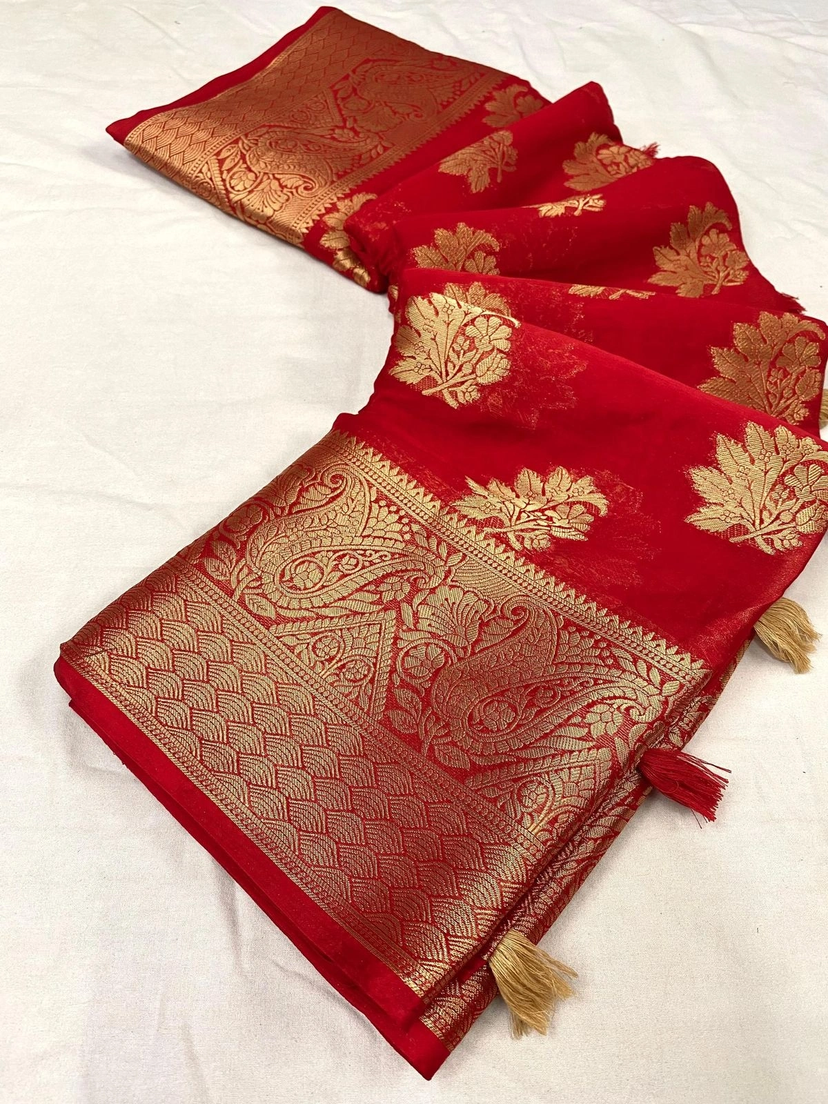 Pure Chinnon Saree: Elegant Jacquard Zari Butta, Stunning Border &amp; Rich Pallu-APE-19-Red