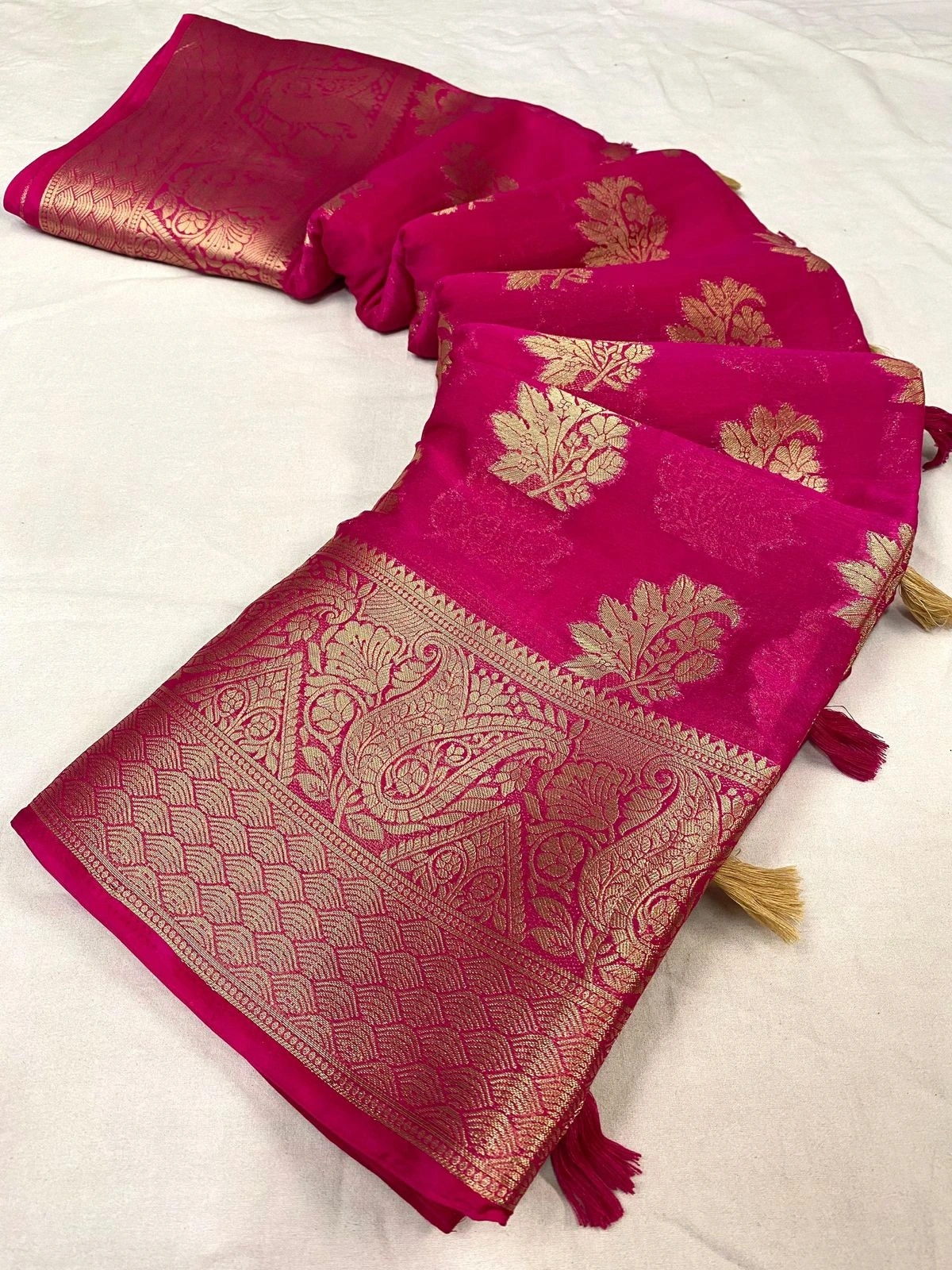 Pure Chinnon Saree: Elegant Jacquard Zari Butta, Stunning Border &amp; Rich Pallu-APE-19-Rani