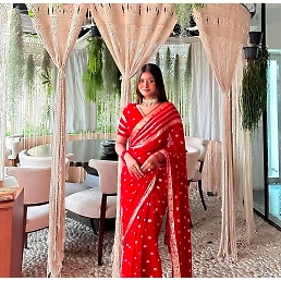 Stunning Viscose Georgette Saree with Striking Contrast Blouse!