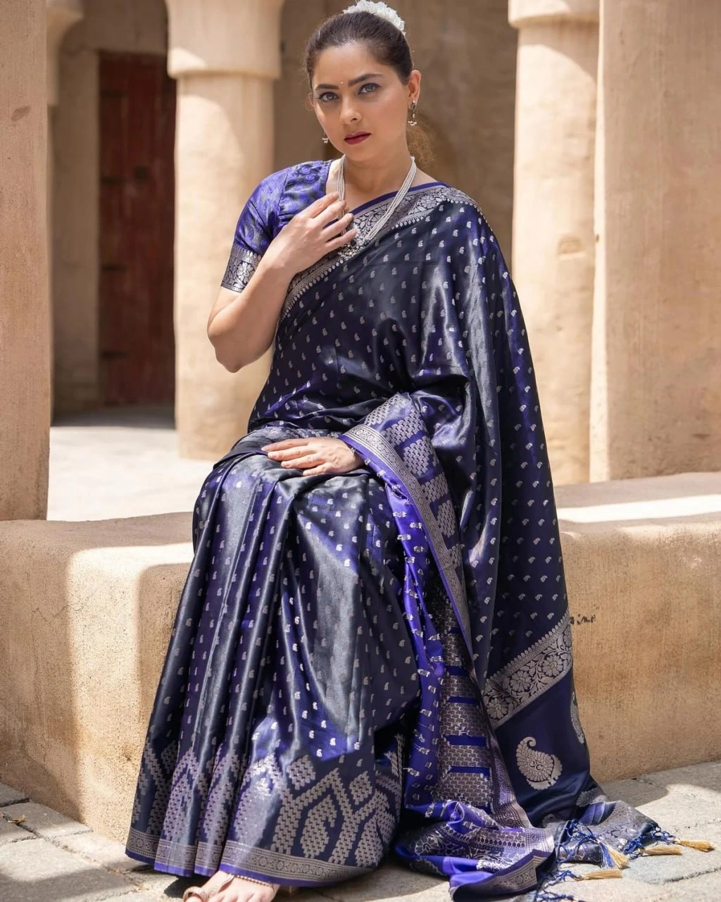 Indian Weaving Heritage: Banarasi Silk Saree with Intricate Patterns-Blue-1