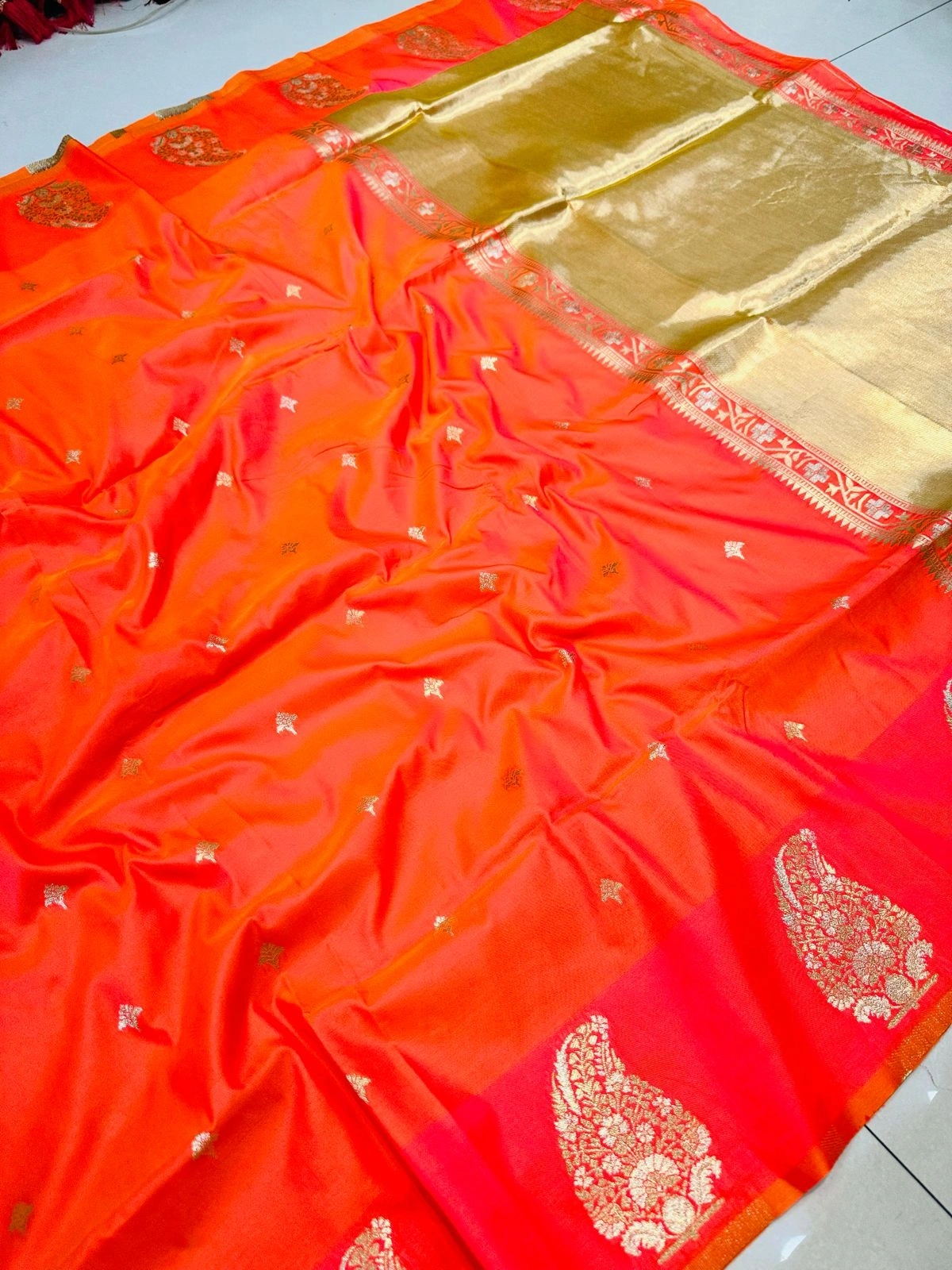 Kanchipuram Pure Silk Handloom Saree with Gold Jari: Exquisite Elegance!-Red-1