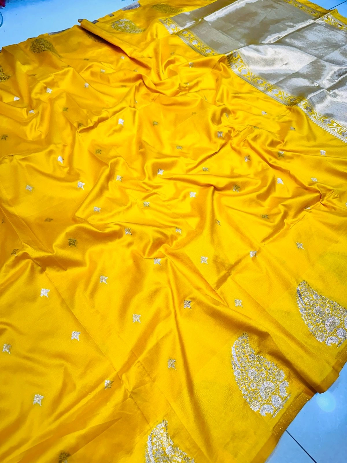 Kanchipuram Pure Silk Handloom Saree with Gold Jari: Exquisite Elegance!-PCF-Triva-silk-3-Yellow