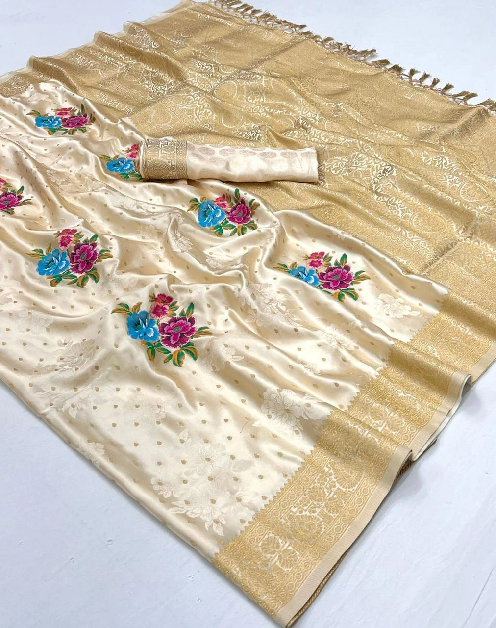 Luxurious Pure Satin Handloom Silk Saree: Elegant Tradition-White-2