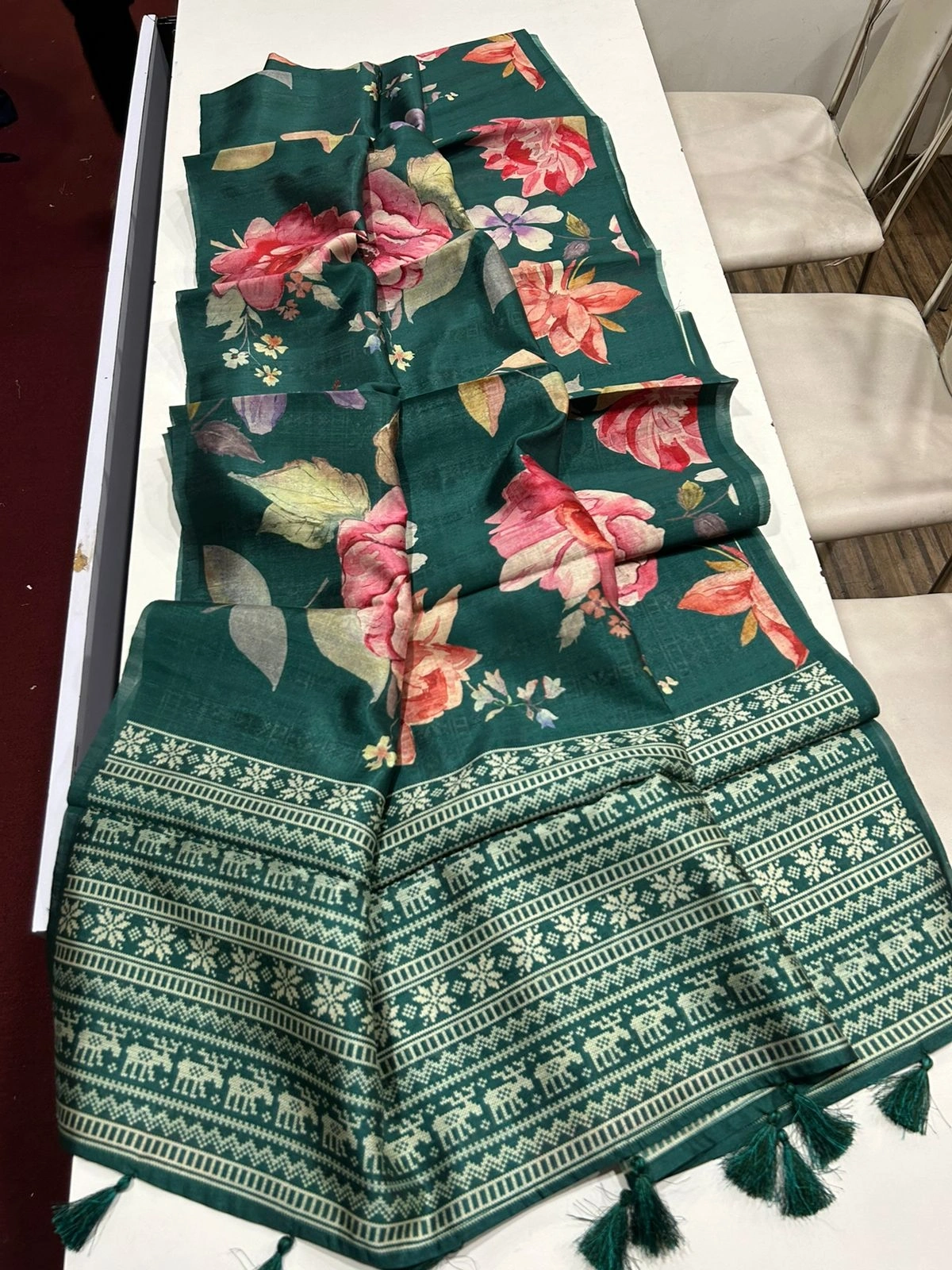 Premium Floral Print Tussar Saree with Detailed Kalamkari Pallu-Green-3