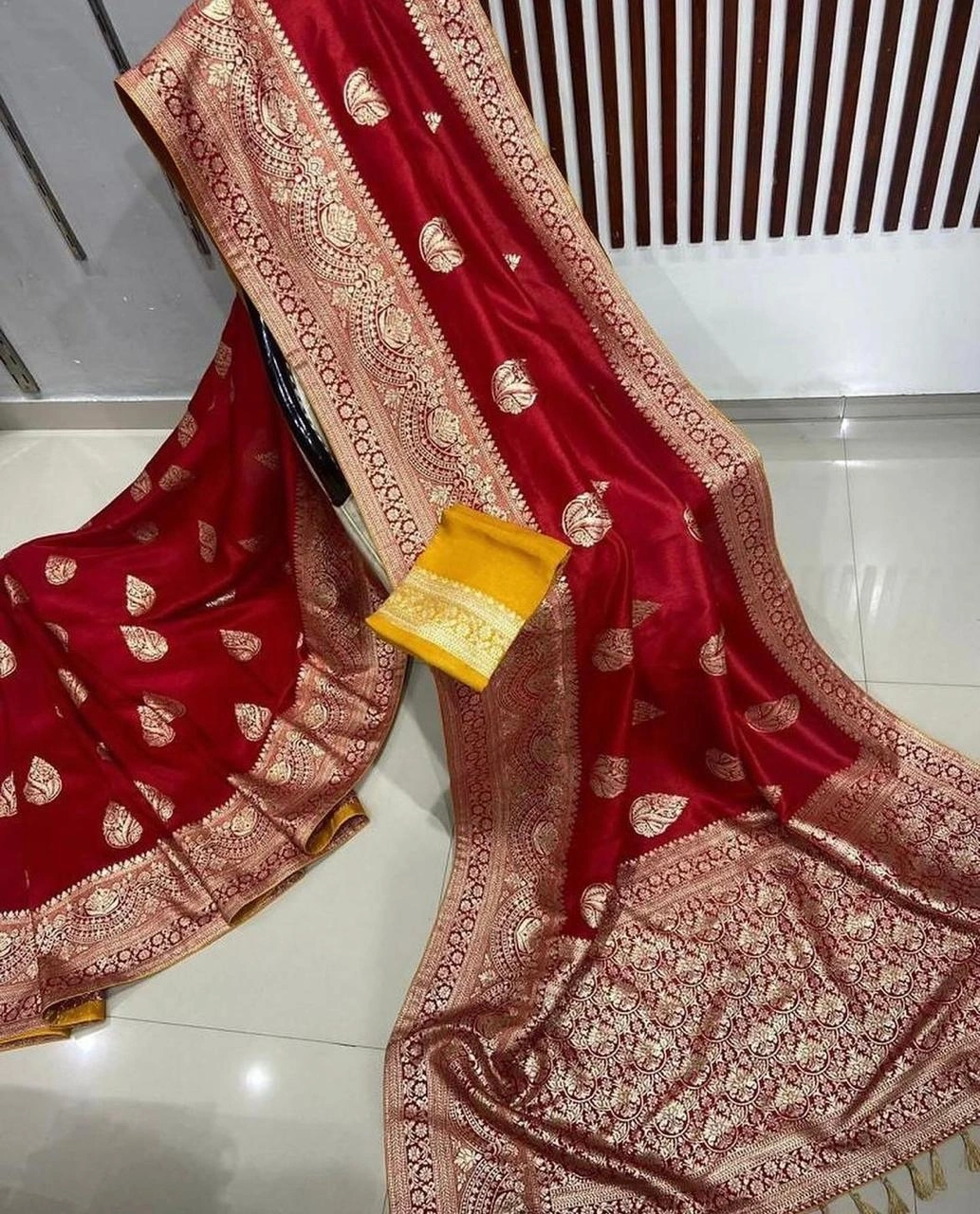 Gold Zari Woven Banarasi Dola Silk Saree: Perfect for Festivals and Weddings!-ANT-53-Red