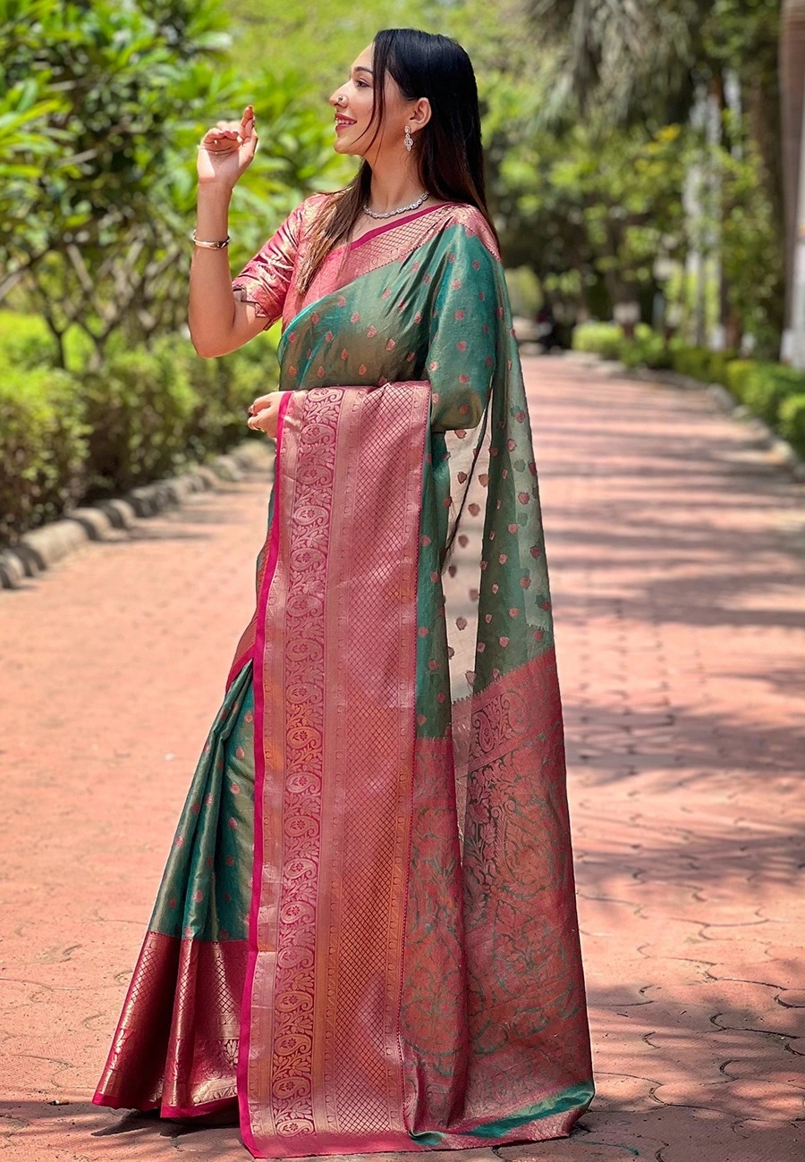 Zari Woven Kanchipuram Silk Saree with Brocade Blouse-Green-2