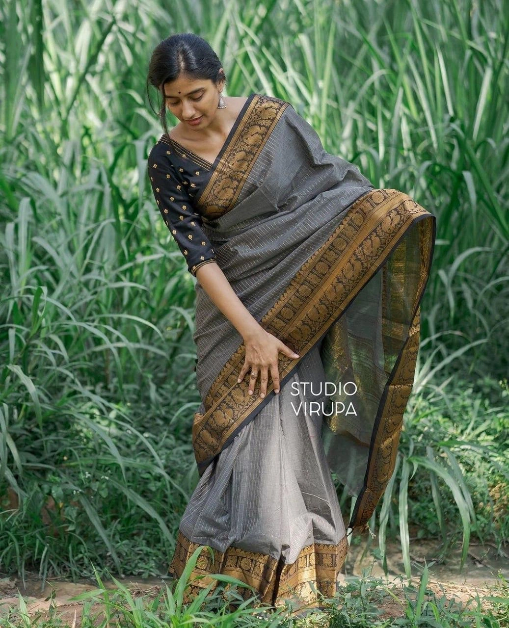 Banarasi Silk Saree: Intricate Weaving, Brocade &amp; Gold Zari Work-RAS-50127-Gray