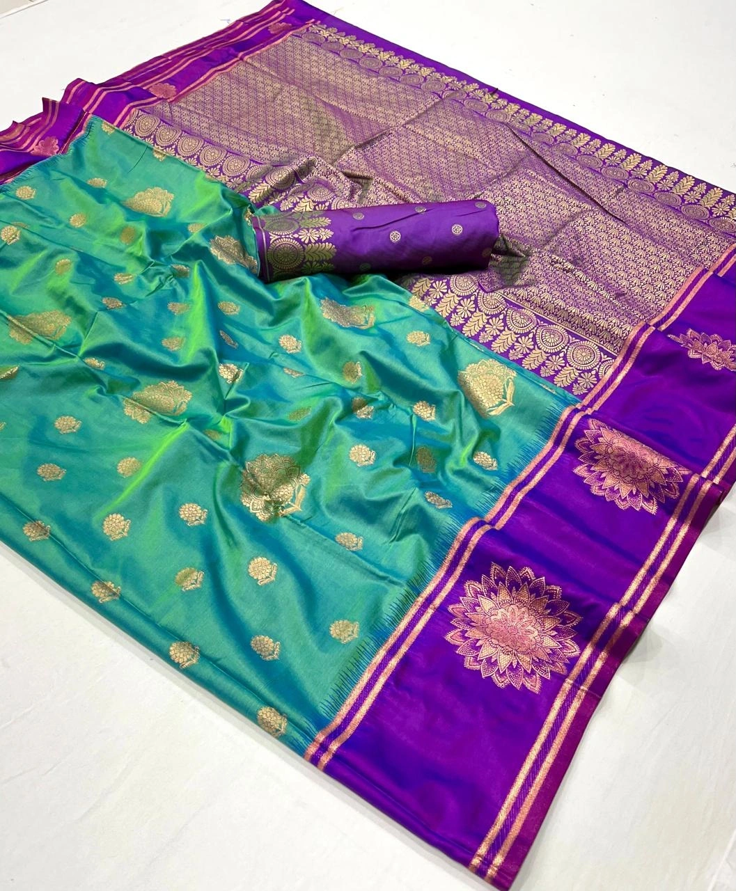 Handloom Silk Saree with Striking Contrast Detailing-Green-1