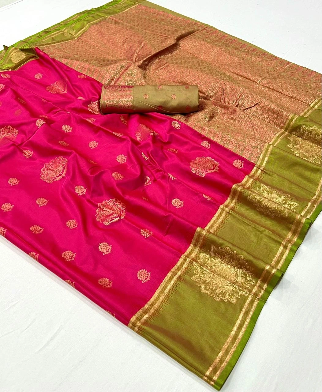 Handloom Silk Saree with Striking Contrast Detailing-Red-1