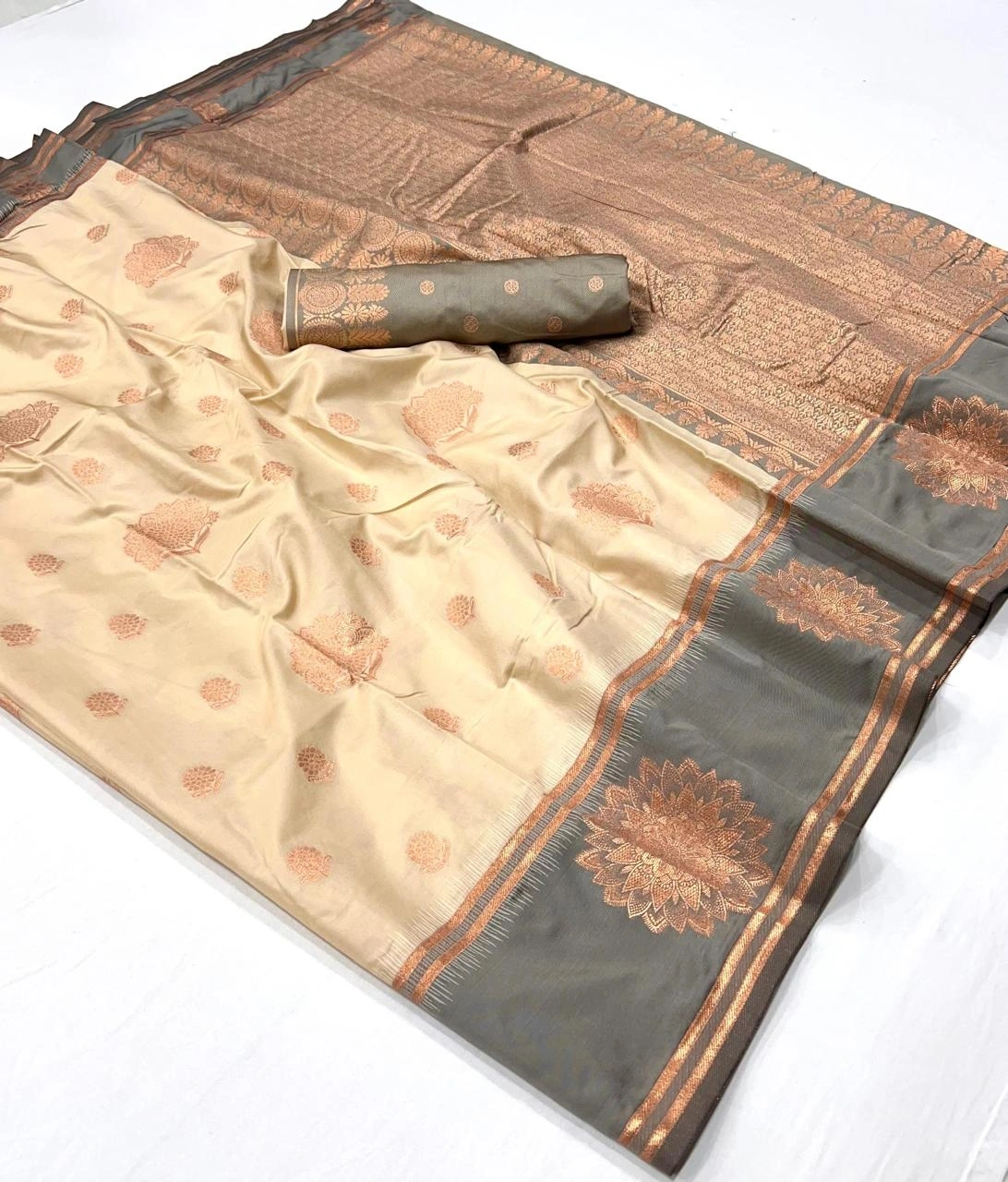 Handloom Silk Saree with Striking Contrast Detailing-Grey-1