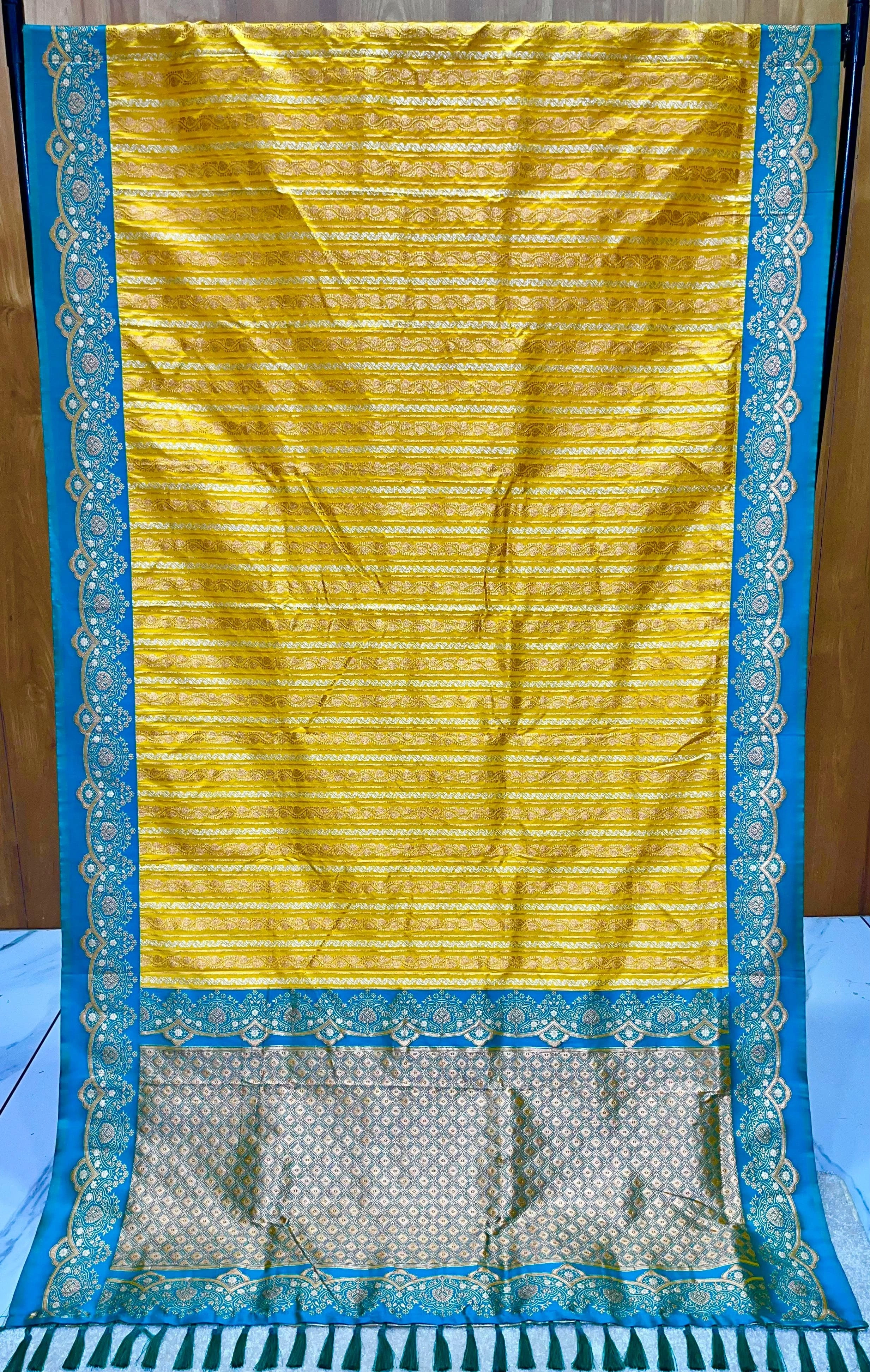 Zari-woven Soft Silk Saree with Unstitched Blouse-Golden-1