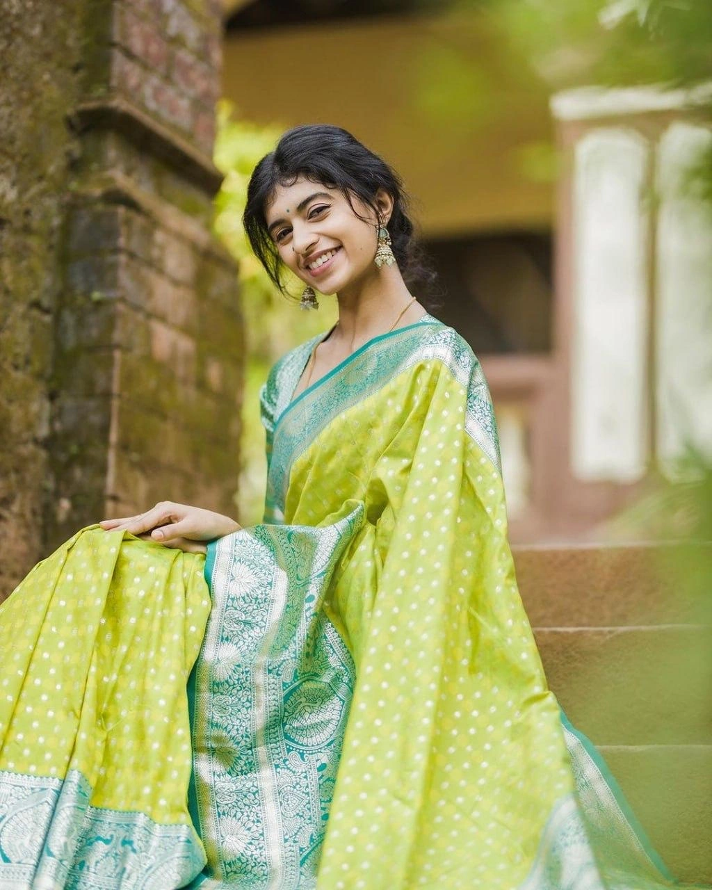 Soft Banarasi Silk Saree: Elegant and Lightweight-Green-2