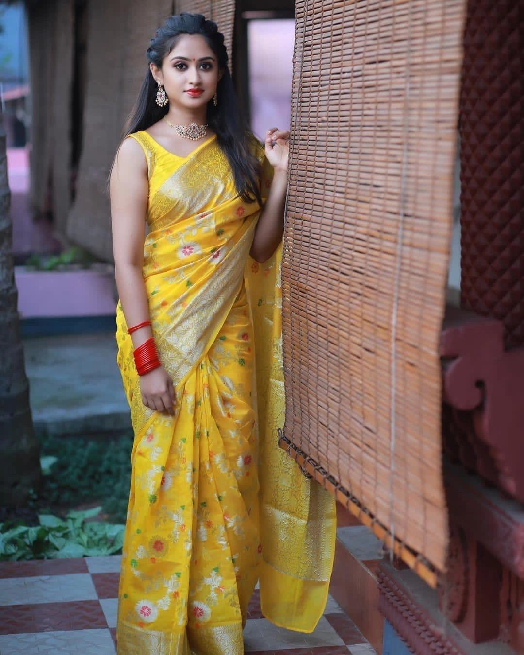 Gold Zari Woven Banarasi Silk Saree: Perfect for Festivals and Weddings-Yellow-3