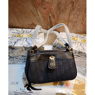 Leather bag