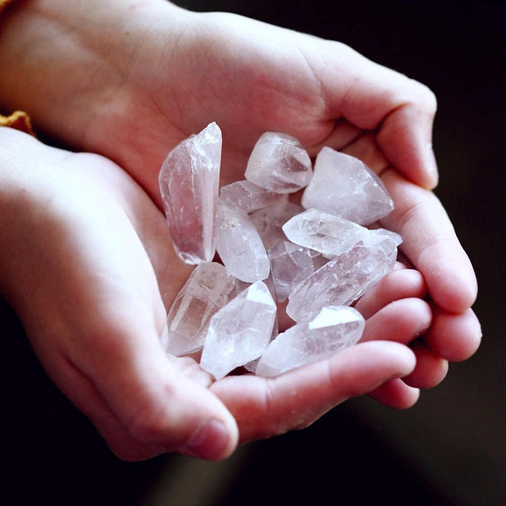 Image showing a collection of quartz lumps in different sizes and colors, representing their purity 