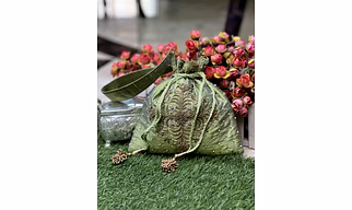 Green potli