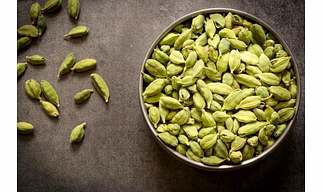 Green Cardamom or Choti Elaichi